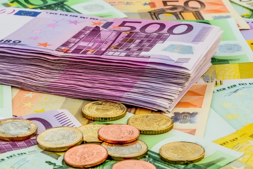 Ab 5.000 € – Regierung erwägt Obergrenze: Dürfen bestimmte Rechnungen bald nicht mehr bar gezahlt werden?